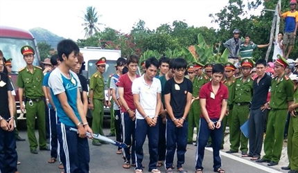 VƯỚNG MẮC TRONG VIỆC GIẢI QUYẾT TỘI PHẠM GÂY RỐI TRẬT TỰ CÔNG CỘNG CỦA BLHS